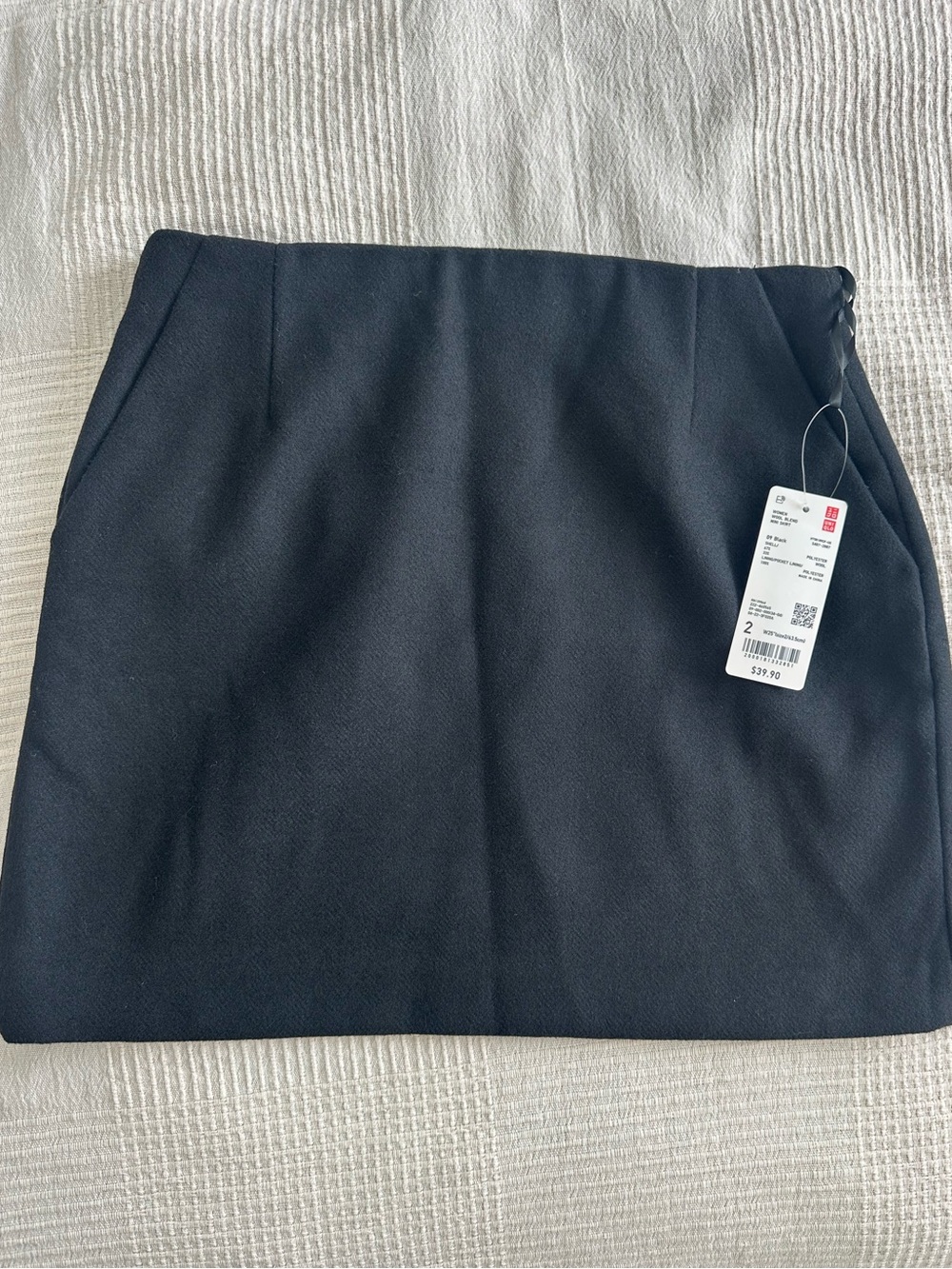 UNIQLO Women's Black Mini Skirt with Clean Silhouette